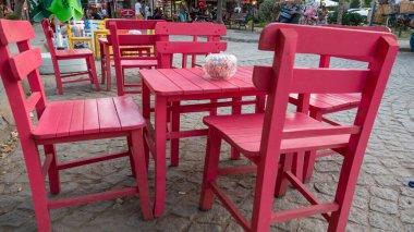 Gökçeada, Çanakkale, Türkiye, 27 Temmuz 2023: Türkiye 'nin en büyük adası, önceleri Yunanlıların yaşadığı rahat bir balıkçı köyü. Gökçeada plajlarla, tarihi taş evlerle dolu.