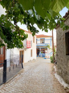 Gökçeada, Türkiye - 5 Ağustos 2023; Tepekoy (Agridia), Göçeada 'da (Imbros) ünlü bir Yunan köyüdür.