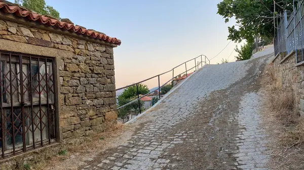 Prachtige Oude Straat Met Stenen Brug Turkse Traditionele Dorpshuizen Aan — Stockfoto