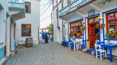 Gökçeada, Türkiye - 5 Ağustos 2023; Zeytinlikoy (Aghios Theodoros) Göçeada 'nın (Imbros) en ünlü tarihi köyüdür.