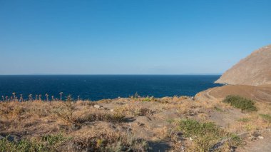 Gökceada 'daki volkanik kaya dağları ve Yldzkoy kıyılarının havadan görünüşü. Çanakkale, hindi. Imbros Adası. 