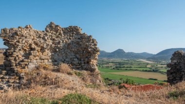 Türkiye 'nin kuzeyindeki Gökçeada' dan antik harabe kale (Ceneviz Kalesi) duvarı. Imbros Adası, Canakkale, Türkiye