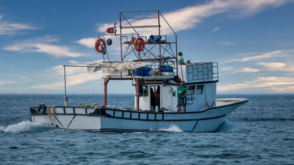 Gokceada Canakkale Turquía Septiembre 2023 Barco Pesca Que Regresa Del Imagen De Stock
