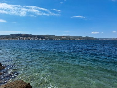 Truva, Türkiye 'de Dardanelles Limanı. Dardanelles Boğazı aynı zamanda Hellespont olarak da bilinir. Dar, doğal ve uluslararası bir su yolu.