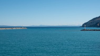 Gökçeada, Canakkale 'deki Kuzu Limani limanında deniz feneri bulunan deniz burnu.