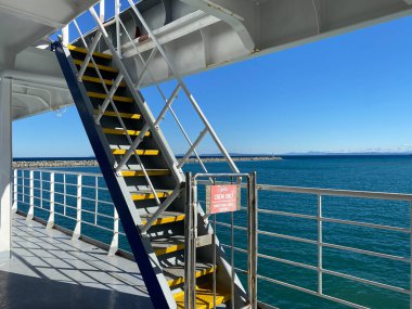 Gökçeada, Türkiye Kasım 12, 2023 Gestas yolcu gemisinin güvertesinde. Gestas, Gökceada adası ve Kabatepe arasında taşıdığı taşımacılık hizmeti ile yolcu taşımaktadır..