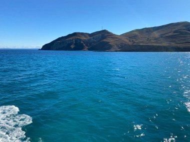 Kuzulimani limanındaki Gökçeada adasındaki feribottan panoramik manzara, Türkiye 'nin Çanakkale kenti