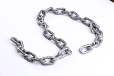 Beyaz arka plan üzerinde izole Demir zinciri.