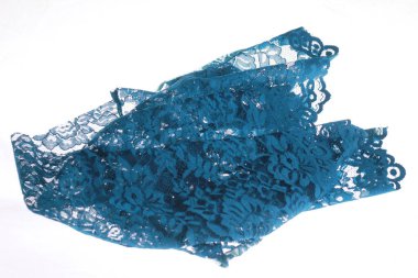 Mavi brokar kumaş beyaz arka planda izole edilmiş. Cava kebaya ya da bluz yapımında kullanılır..