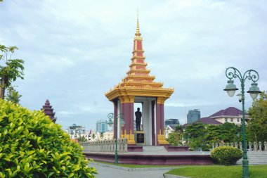 Kral Nom Ph 'un Kamboçya' daki kraliyet sarayında kralın kralının kralının anıtı.