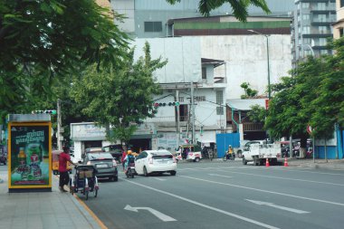 Bangkok, Tayland - 16 Haziran, 216: İnsanlar Bangkok, Tayland caddelerinde yürüyorlar.