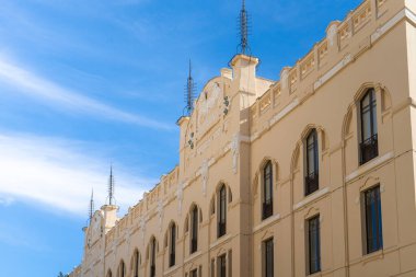 Sicilya 'nın Trapani şehrinin tarihi merkezinde Poste Italiane.