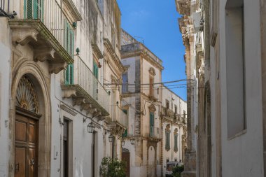 Martina Franca 'da manzara güneşli bir yaz sabahı, Taranto, Apulia.