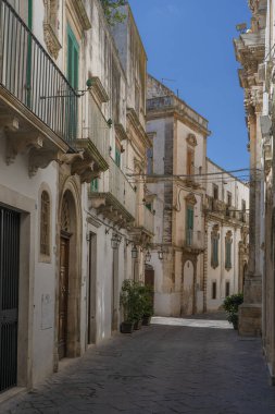 Martina Franca 'da manzara güneşli bir yaz sabahı, Taranto, Apulia.