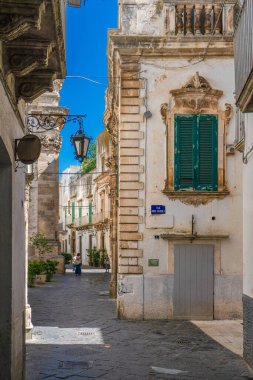 Martina Franca 'da manzara güneşli bir yaz sabahı, Taranto, Apulia.