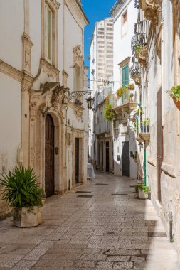 Martina Franca 'da manzara güneşli bir yaz sabahı, Taranto, Apulia.