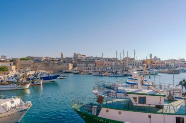 Bisceglie Limanı ve kıyı şeridi, İtalya 'nın güneyinde, Barletta-Andria-Trani, Apulia,.