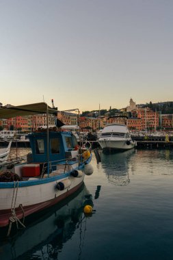 Santa Margherita Ligure Limanı, günbatımında - İtalya 'da yazın popüler turistik durak.
