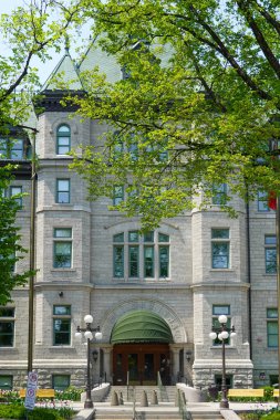 Bahar Ayarlarında Güneş Işığı Klasik Mimarisi