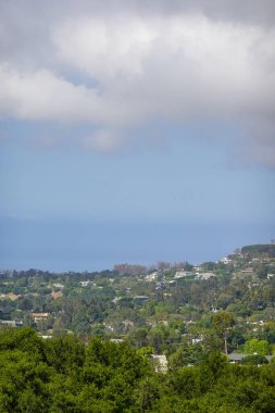 Dikey Gökyüzü, Deniz ve Tepeler