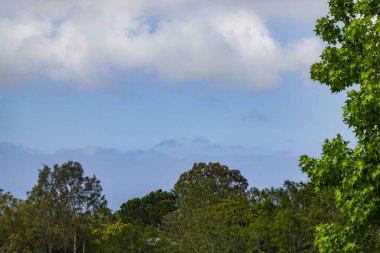 Bulutlar Mulholland Yeşil Kuşağı üzerinde sürükleniyor