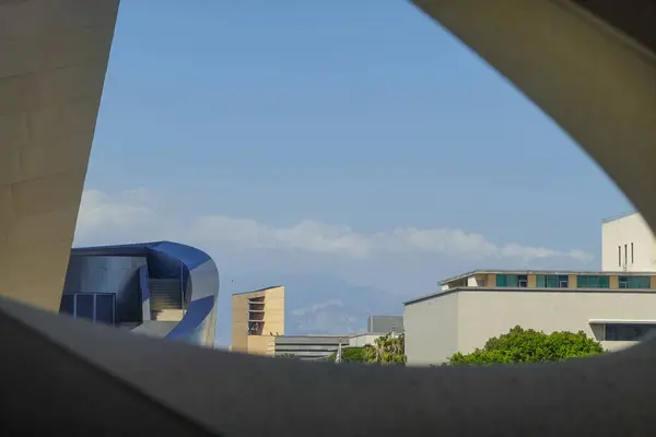 Beton Kemer Tarafından Çerçevelenmiş Disney Hall