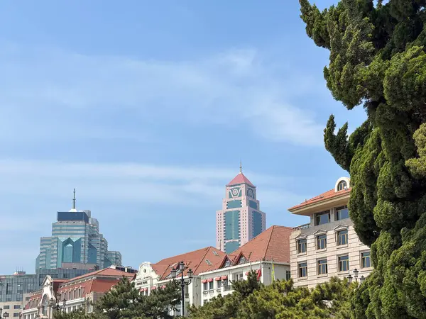 Temiz Gök Altında Tarihi Rıhtım Alanı