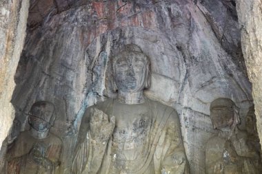 Grotto Kayası 'na oyulmuş Yüce Buda Heykeli