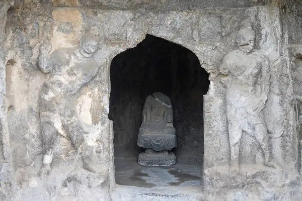 Bir Grotto İç Oymacılığa Giriş Arkasından Görüntüle