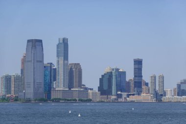 Yaz Sesine Karşı Şehir Kuleleri