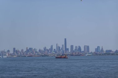 Manhattan Skyline Açık Limanda Görünüyor