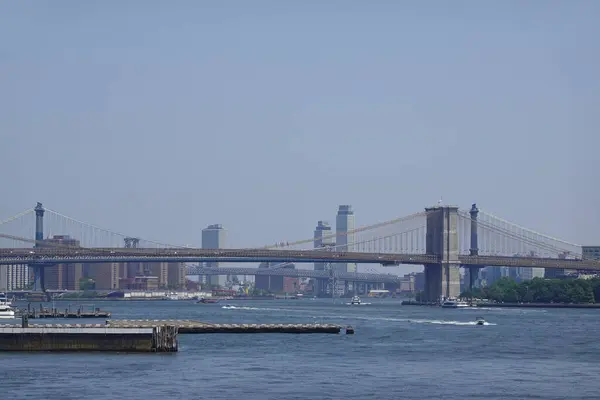 Brooklyn Köprüsü Şehrin Ötesine Göre Genişliği