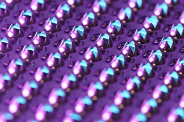 Parlak renkli LED ışığı ile farklı günlük kullanılan aletlerle siber punk tarzında makro kompozisyonlar