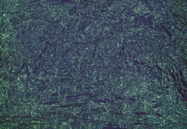 Koyu buruşmuş kağıt dokusunun yakın plan kompozisyonu. Buruşmuş gri kağıt dokusu arkaplanı