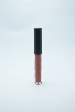 beyaz arkaplanda ruj izi