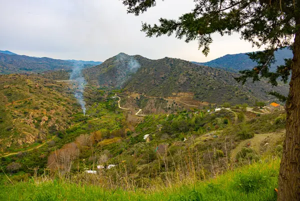 Kıbrıs 'ta dağların havadan görünüşü