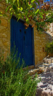 Kıbrıs 'ın Lofou köyündeki ahşap kapıya yakın çekim