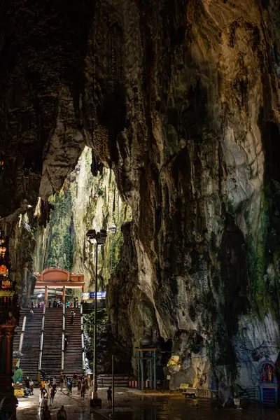 Malezya, Kuala Lumpur 'daki Batu mağaralarında.