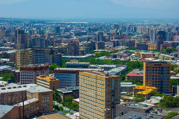 Ermenistan 'ın Erivan şehrinin merkezindeki hava manzarası