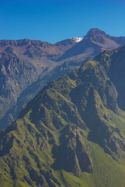 And Dağları, Peru 'daki Colca Kanyonu' nda hava görüntüsü