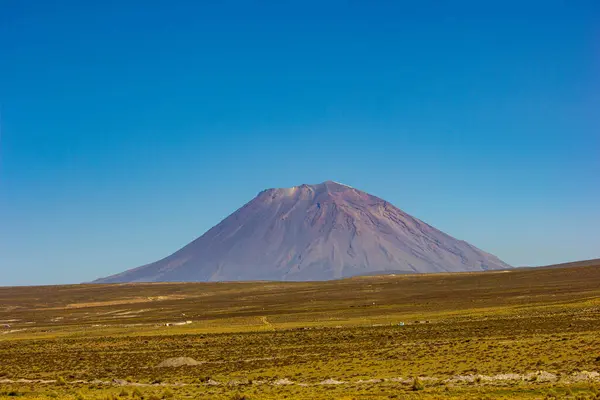 Peru 'daki ünlü volkan Misti
