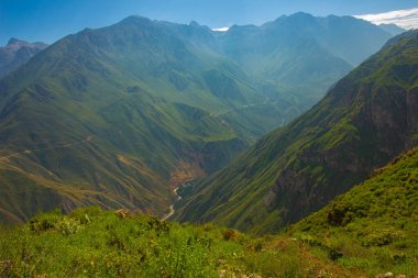And Dağları 'ndaki ünlü Colca Kanyonu, Peru