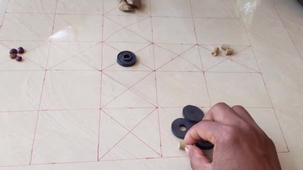 Παλιά Ινδική Παραδοσιακό Παιχνίδι Άνθρωποι Παίζουν Στο Σπίτι Για Timepass — Αρχείο Βίντεο