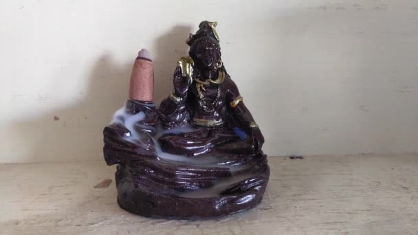God Idol Burning Incense Hindu Gott Shiva Auf Weißem Hintergrund — Stockvideo