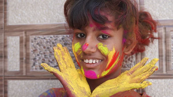 Beautiful Young Girl Posing Exploding Pink Yellow Holi Powder Her — Zdjęcie stockowe