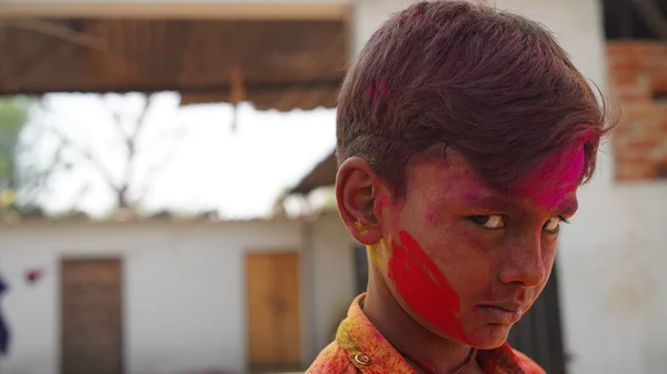 Słodkie Indiańskie Dziecko Bawiące Się Holi Holi Festiwal Kolorów Indiach — Zdjęcie stockowe