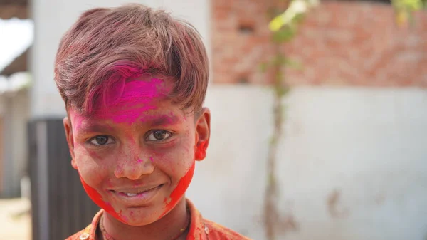 Миле Індіанське Дитя Грає Холі Holi Фестиваль Кольорів Інді — стокове фото