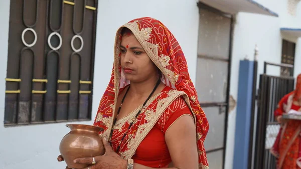 Indian Woman Holding Mangal Kalash Hand Kalash Considered Symbol Life — Stock Photo, Image
