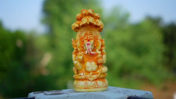 Golden Lord Ganesha Sclupture Green Background Celebrate Lord Ganesha Festival — Stock Video