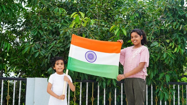Zwei Indische Kinder Feiern Unabhängigkeitstag Oder Tag Der Republik Niedliches — Stockfoto